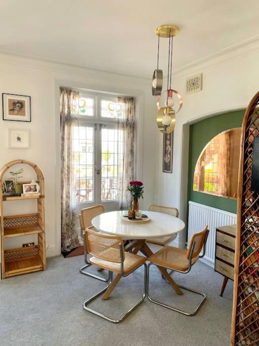 3 Bedroom Spacious Seaside Apartment With Estuary Views Southend-on-Sea Exterior photo